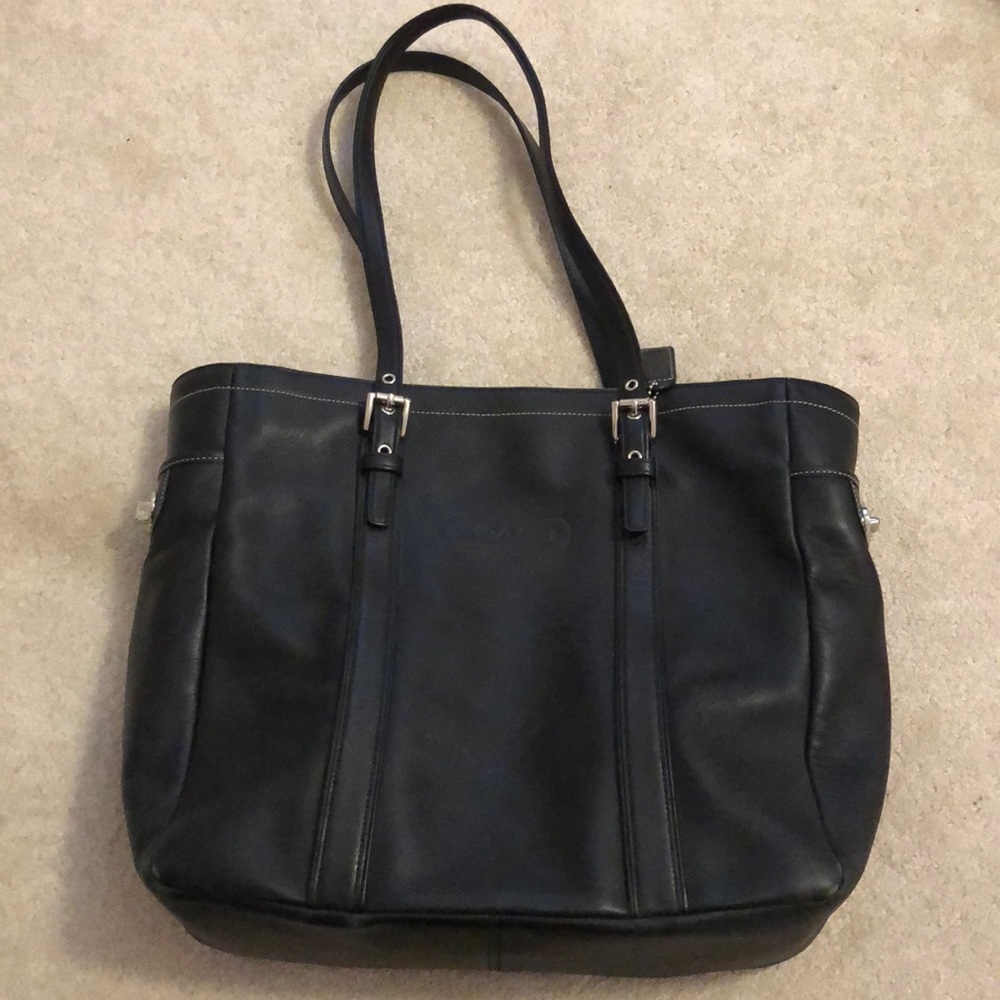 Coach • Black leather tote